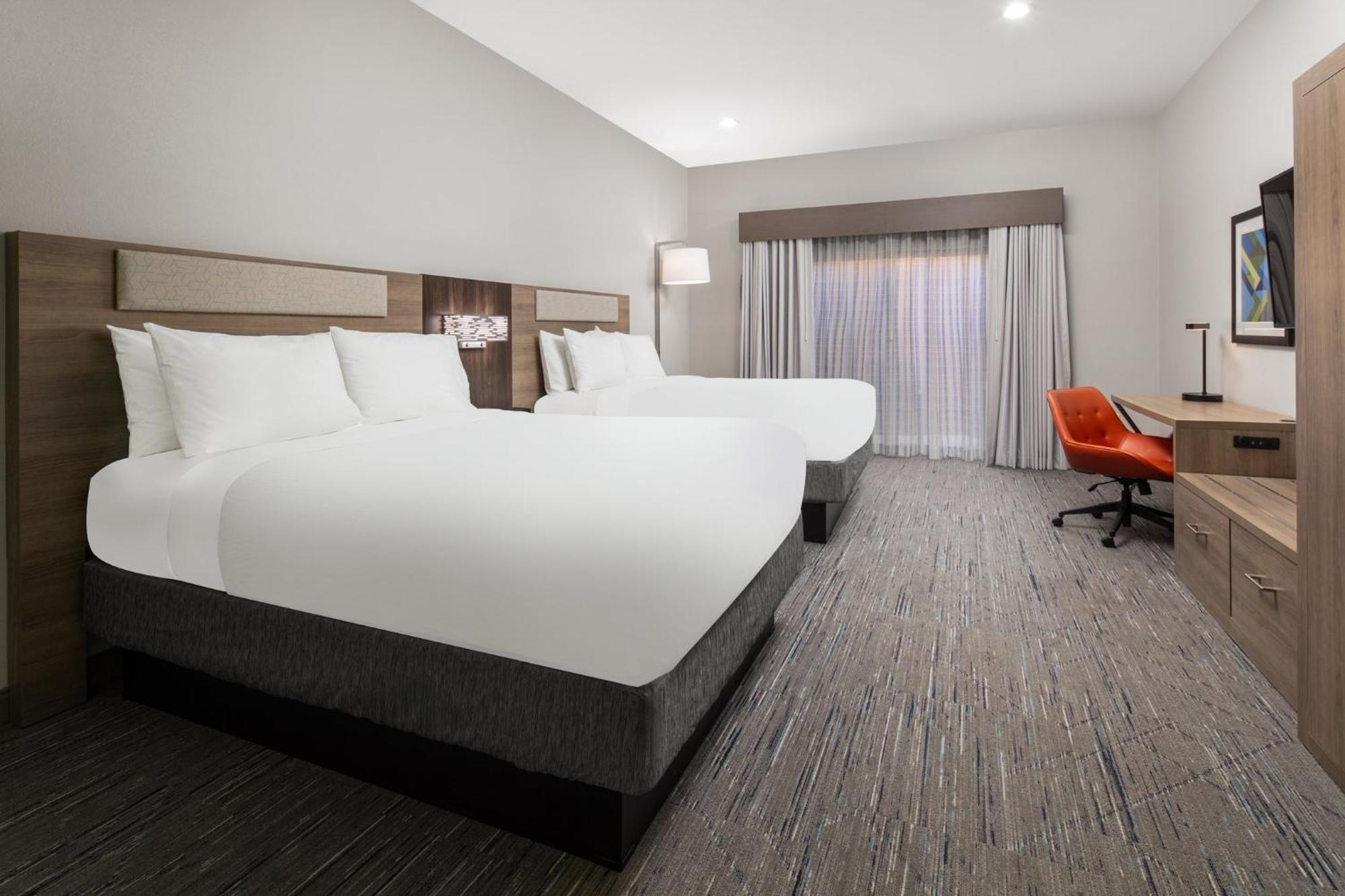 Hotel Holiday Express & Harbor By Ihg