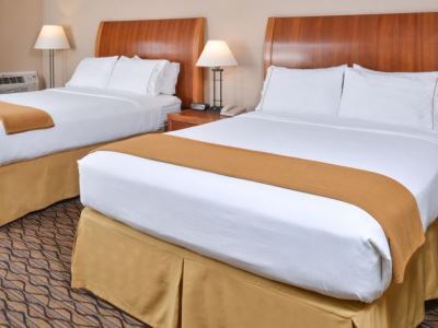 Express & Harbor By Ihg Hotel Ventura